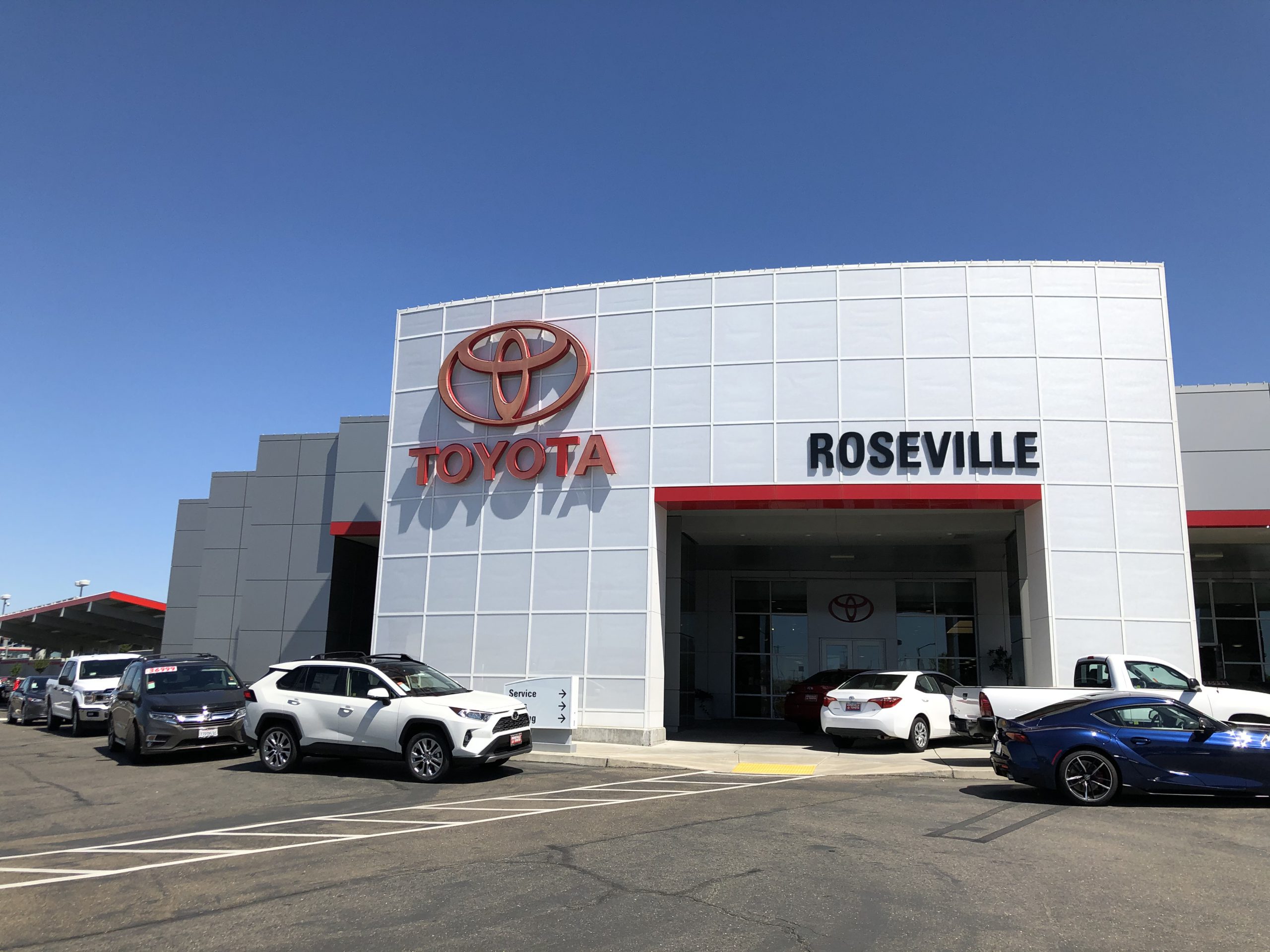 Roseville Toyota | Aluminum Composite Materials | ALPOLIC??